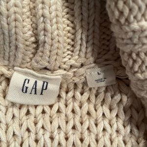 Gap sweater